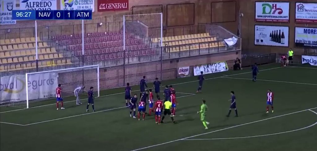 Τερματοφύλακας έβαλε γκολ με την κοιλιά του και έγινε viral (βίντεο)