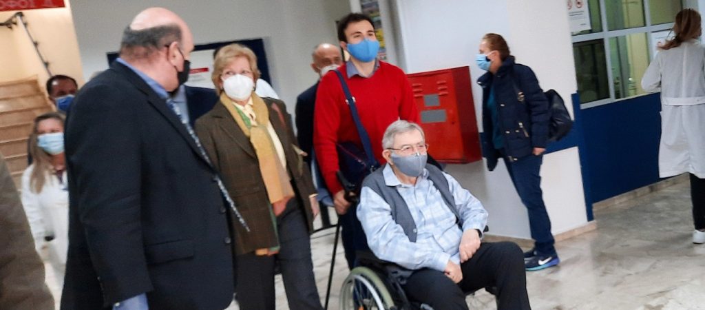 Έκανε το εμβόλιο κατά του κορωνοϊού στο Ναύπλιο ο τέως βασιλιάς Κωνσταντίνος