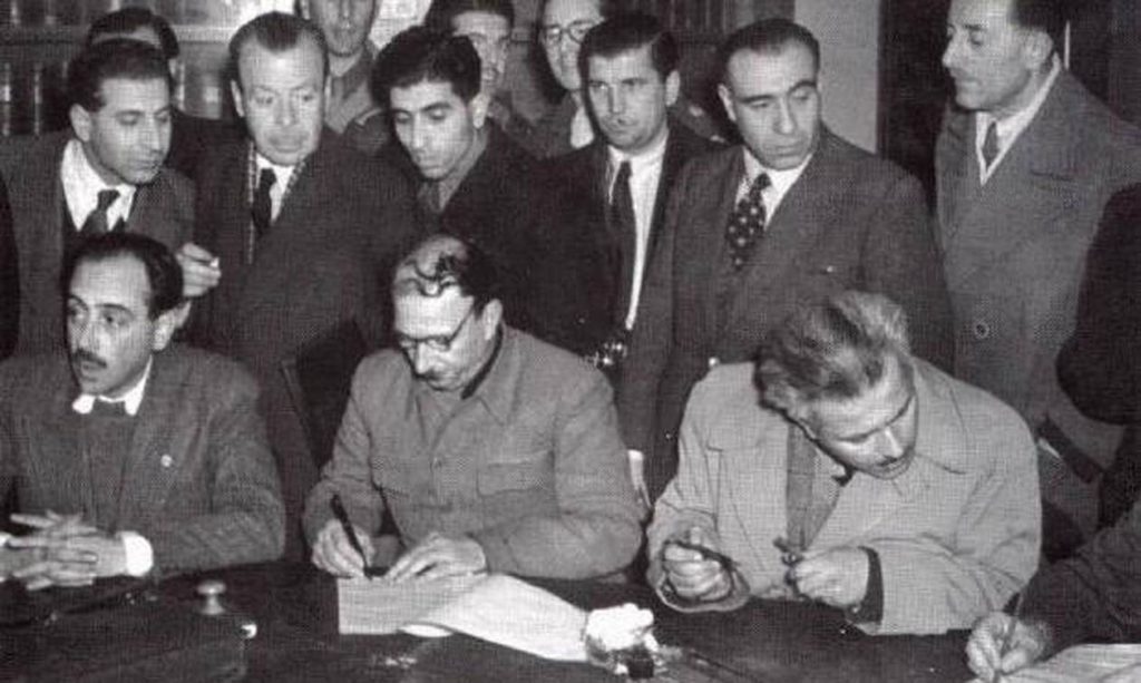 Σαν σήμερα: Υπεγράφη η συμφωνία της Βάρκιζας – Η συνθηκολόγηση που ξεκίνησε έναν πόλεμο