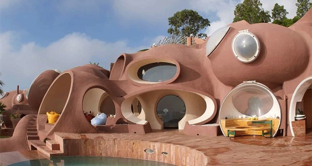 Πωλείται το εντυπωσιακό «Παλάτι Φυσαλίδων» του σχεδιαστή μόδας Pierre Cardin (φωτο)