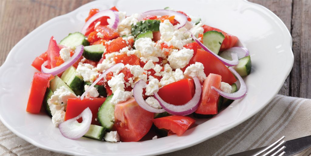 Αυτός είναι ο λόγος που δεν πρέπει να βάλετε ξανά στην σαλάτα ντομάτα μαζί με αγγούρι