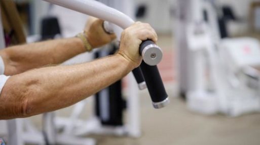 Μυϊκή μάζα: Ποιος είναι ο λόγος που χάνουμε τη δύναμη μας μετά τα 50