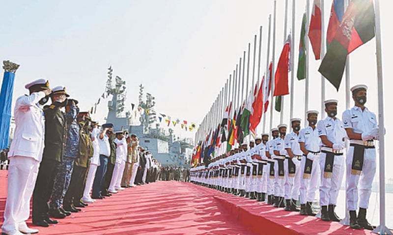 Ο αρχηγός του πακιστανικού Ναυτικού επιθεώρησε το πιο σύγχρονο πολεμικό σκάφος της Ρωσίας