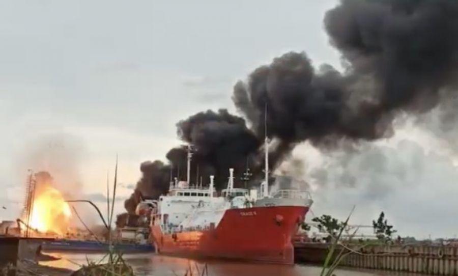 Ινδονησία: Μεγάλη έκρηξη σε ναυπηγείο (βίντεο)
