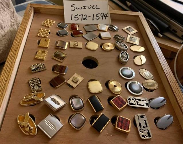 Στο βιβλίο Γκίνες η μεγαλύτερη συλλογή από μανικετόκουμπα – Συλλογή 1.925 μοναδικών ζευγαριών (φωτο)