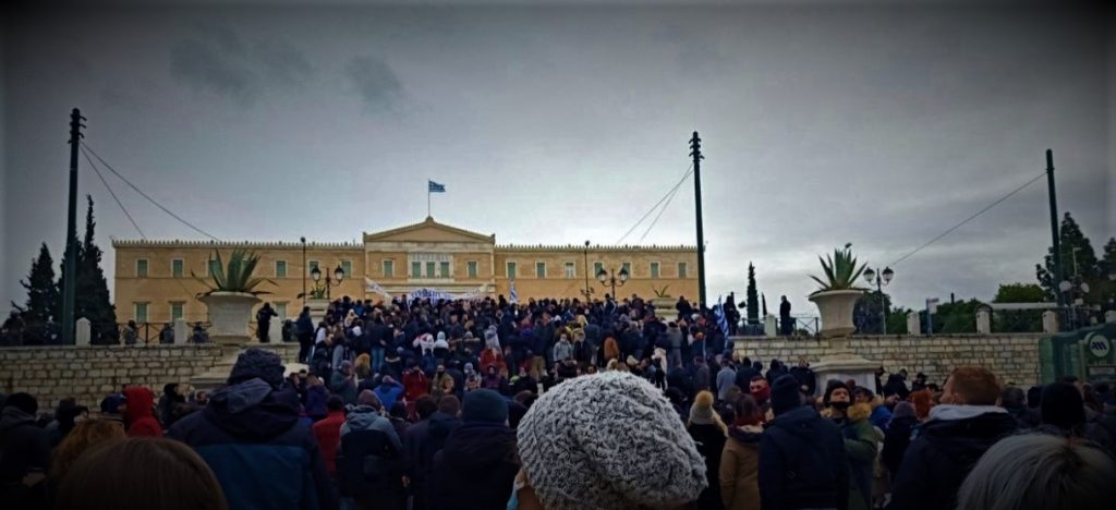 Βίντεο: Εξέγερση κατά του lockdown σε διάφορες πόλεις – Κτυπήθηκαν ανηλεώς από τις δυνάμεις ασφαλείας (φώτο) – (upd 6)