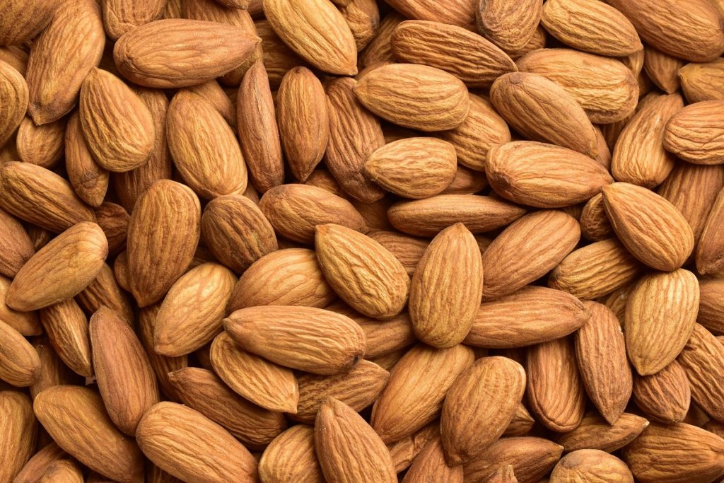 Αμύγδαλα: Γιατί πρέπει να τα εντάξουμε στη διατροφή μας;
