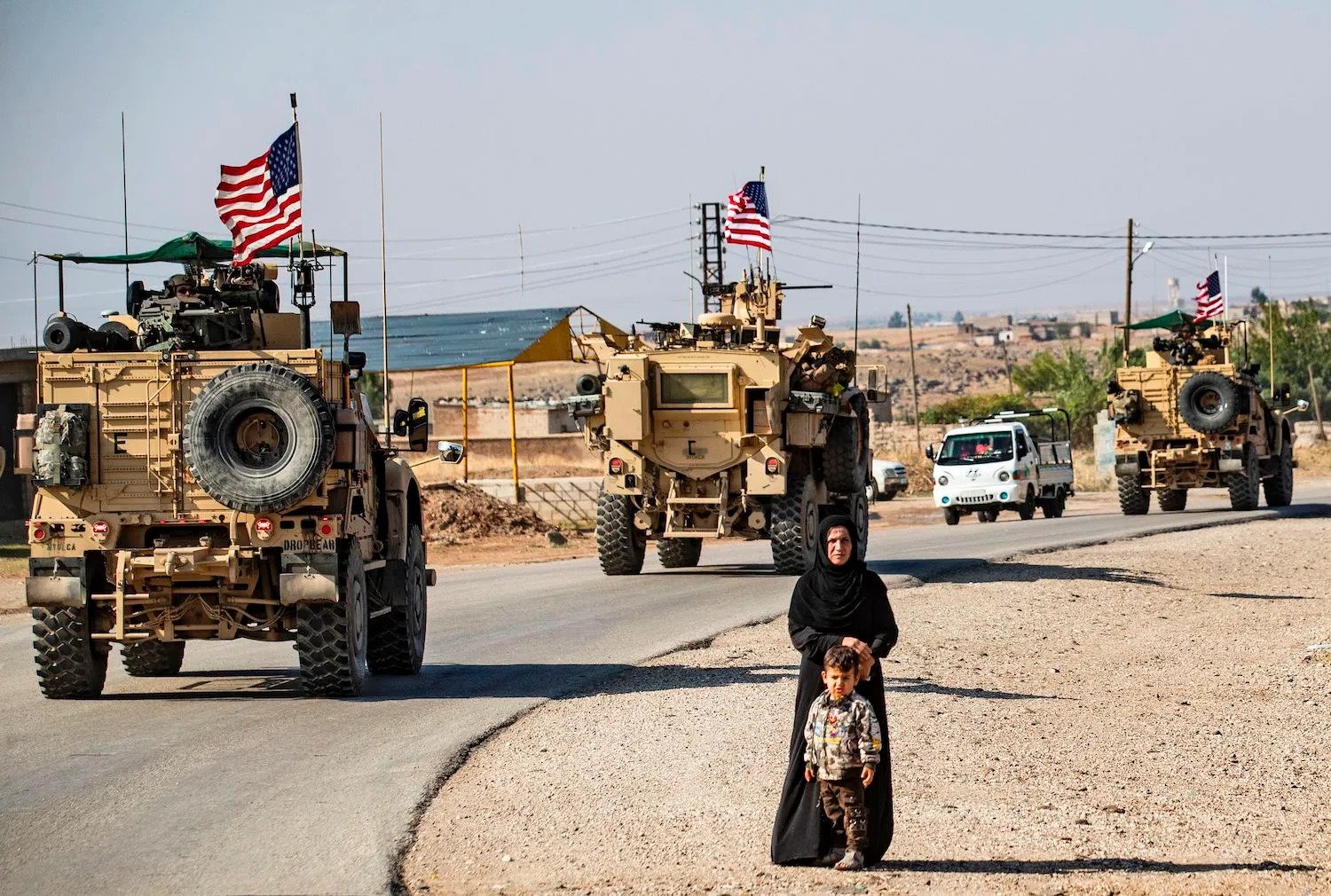Τουρκικά δημοσιεύματα: Οι ΗΠΑ εφαρμόζουν το “βρώμικό” σχέδιό τους στην Συρία
