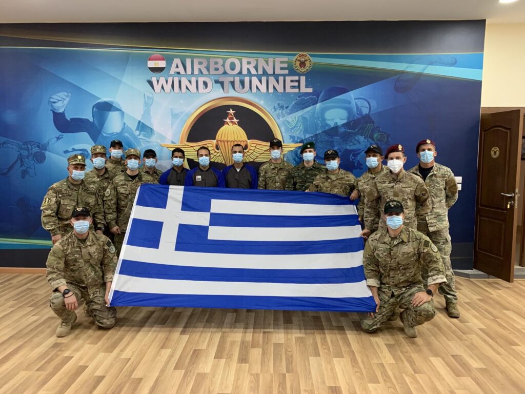 Προσωπικό των ειδικών δυνάμεων του ΕΣ εκπαιδεύτηκε σε προσομοιωτή ελεύθερης πτώσης στην Αίγυπτο