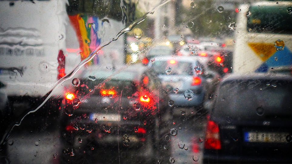 Μποτιλιάρισμα στους δρόμους της Αθήνας – Δείτε που παρατηρούνται προβλήματα λόγω της κακοκαιρίας (φωτο)