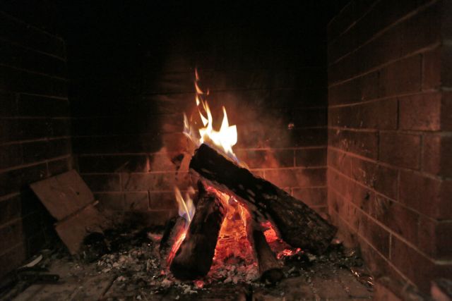 Τι κίνδυνος υπάρχει από τις αναθυμιάσεις από μαγκάλια, σόμπες, τζάκια; – Πως να προστευτείτε