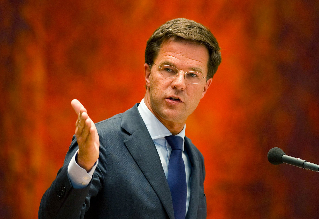 Ο Ολλανδός πρωθυπουργός αγνοεί την απόφαση περί αντισυνταγματικότητας της απαγόρευσης κυκλοφορίας!