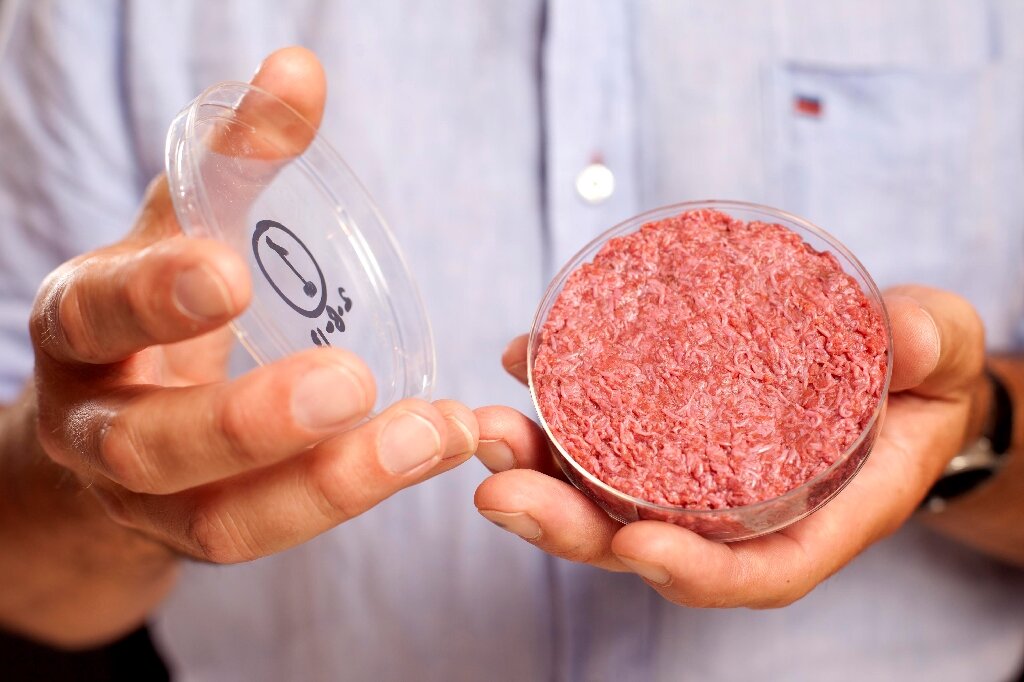 Μπιλ Γκέιτς: «Σύντομα θα επιβληθεί το συνθετικό κρέας – Θα συνηθίσετε τη διαφορά στην γεύση»