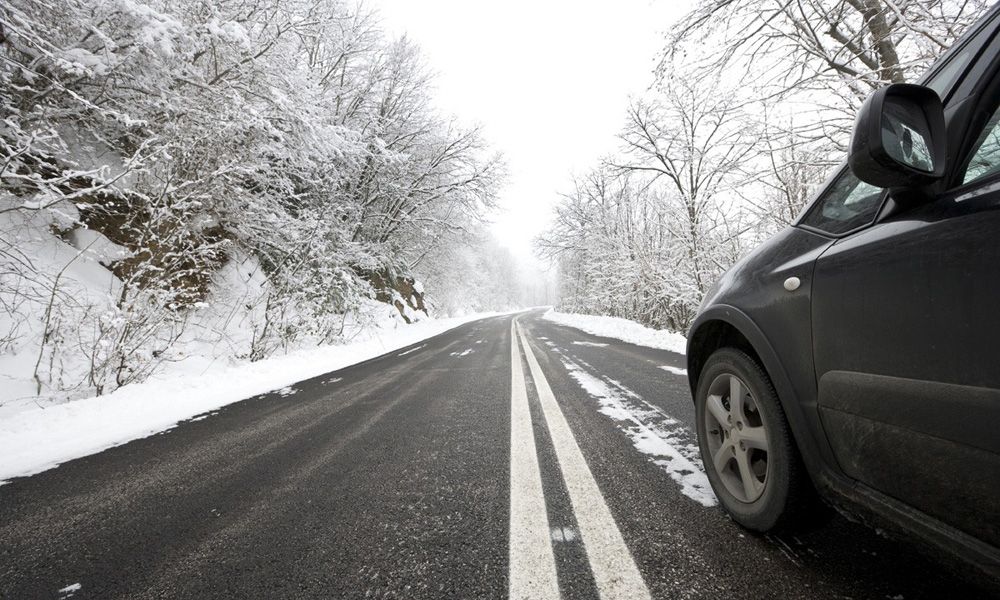 Τι πρέπει να προσέχετε όταν οδηγείτε σε χιόνι και πάγο