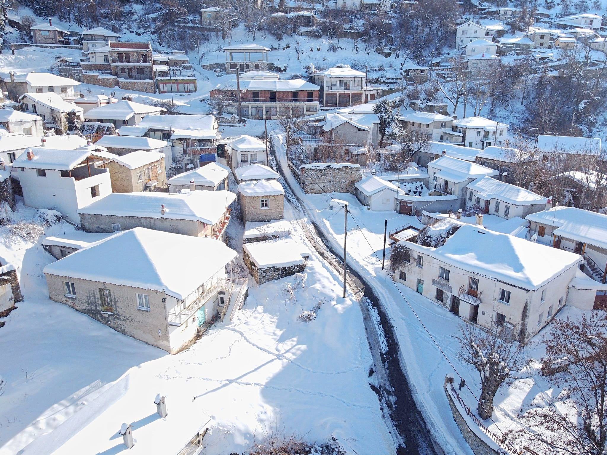 Καστανιά Κοζάνης: Πανέμορφη στα λευκά με 80εκ χιόνι (φωτό)