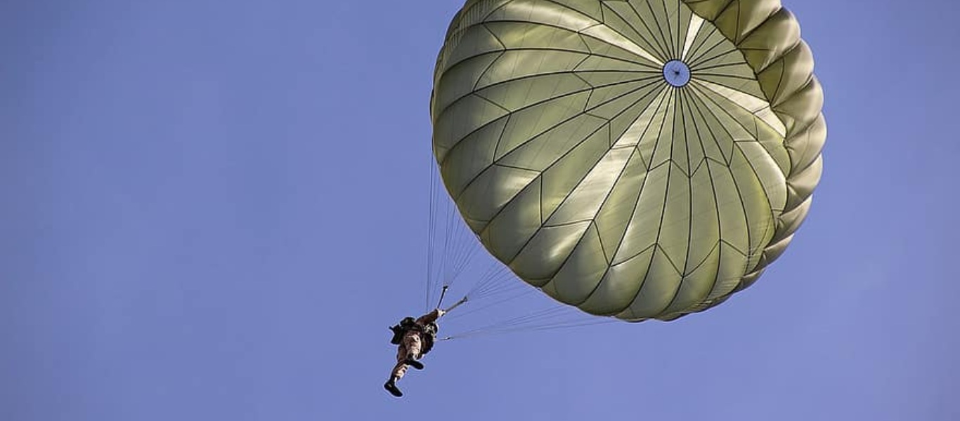 Οι ατρόμητες γυναίκες των Ειδικών Δυνάμεων – Πραγματοποιούν άλματα από τα 10.000 πόδια