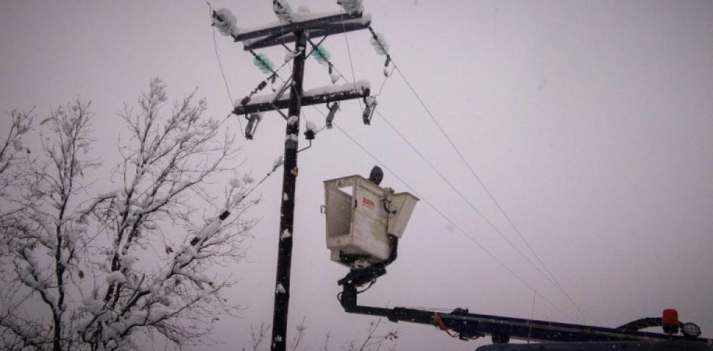 Πρόεδρος τεχνικών ΔΕΗ – Κ.Μανιάτης: «Μέχρι το απόγευμα θα έχει αποκατασταθεί το μεγαλύτερο μέρος ζημιών»