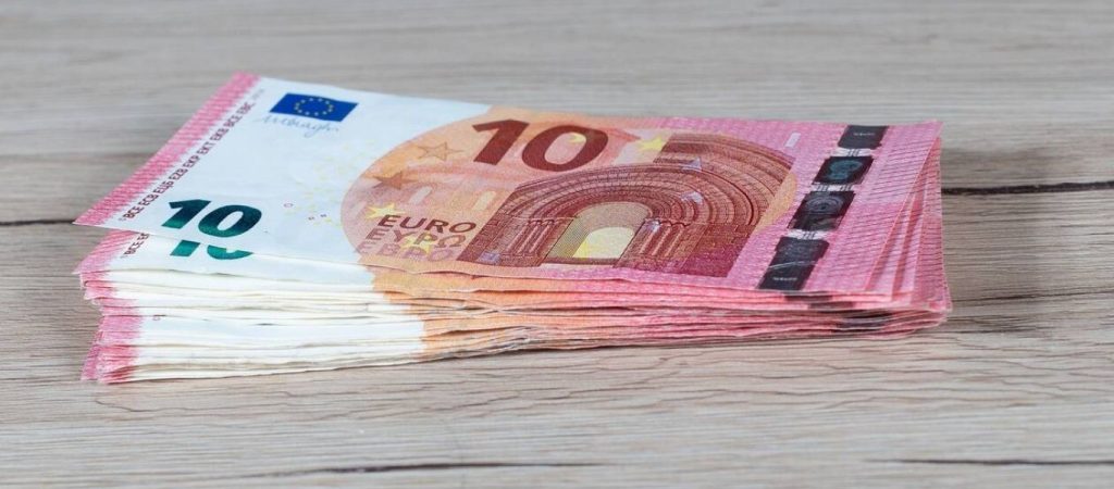 Εκκρεμείς συντάξεις: Προκαταβολή έως 384 ευρώ και αναδρομικά για τις αιτήσεις που έχουν κατατεθεί