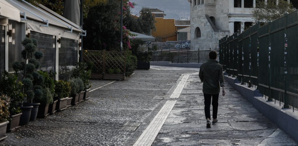 Επιμονή για παράταση του lockdown: «Κλειδώνει» η χώρα με αφορμή την κακοκαιρία – Σωρεία λαθών με τα εμβόλια