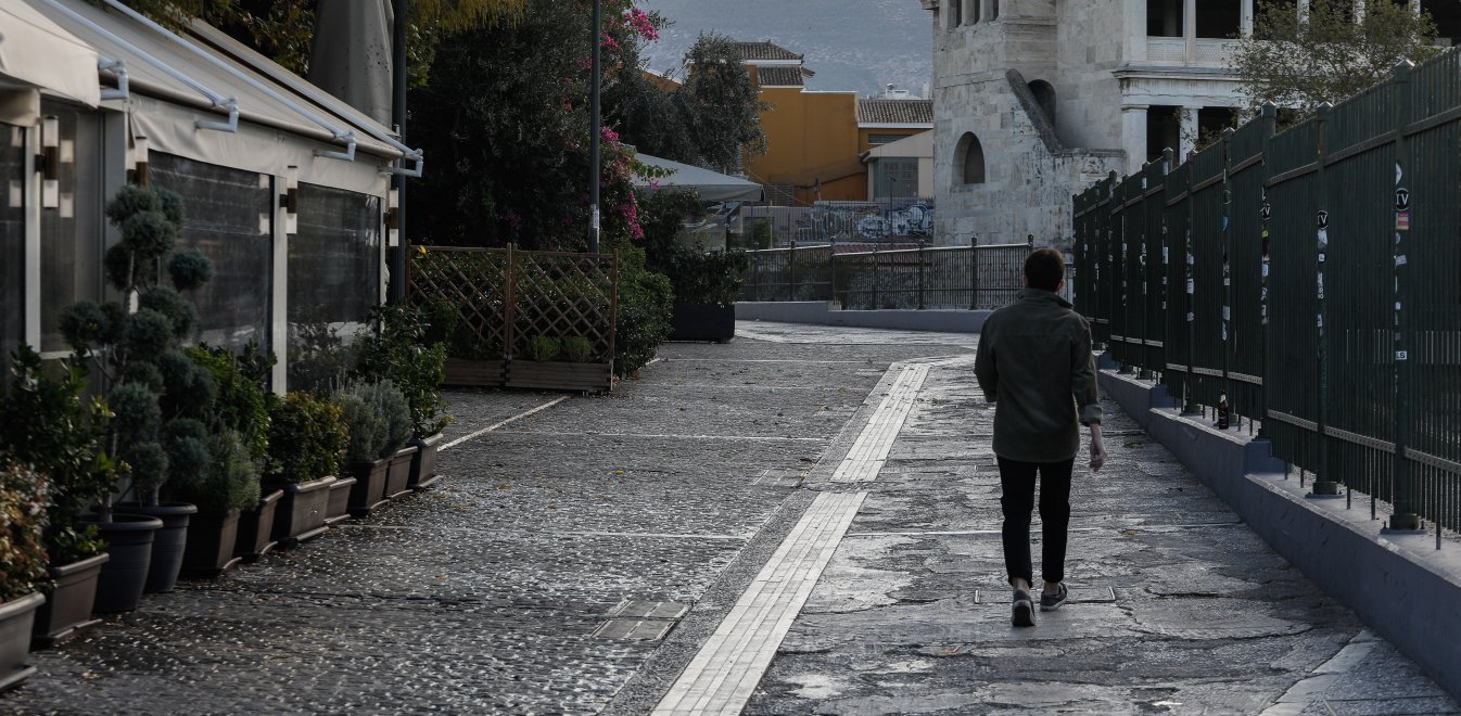 Επιμονή για παράταση του lockdown: «Κλειδώνει» η χώρα με αφορμή την κακοκαιρία – Σωρεία λαθών με τα εμβόλια