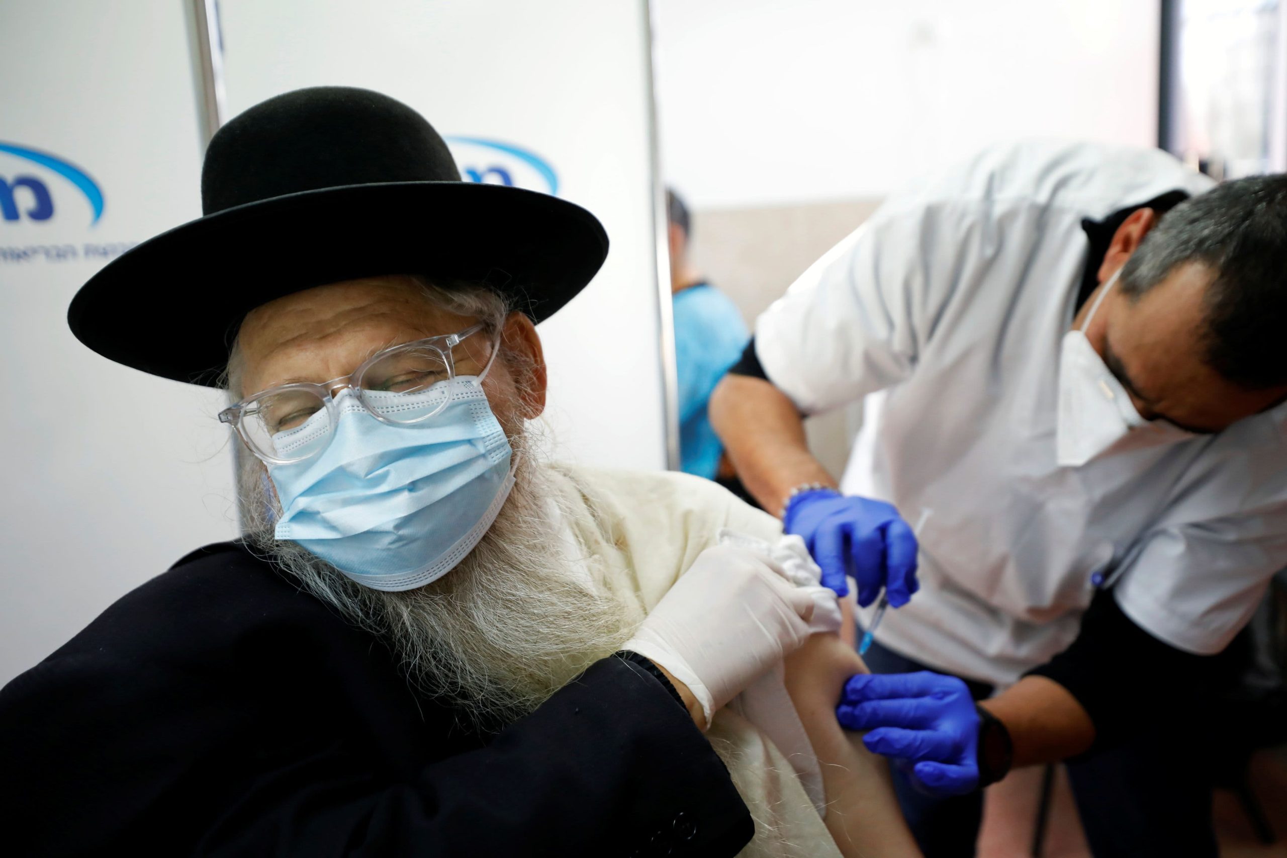Υπουργός Υγείας Ισραήλ: «Ή εμβολιάζεστε ή δεν θα εργάζεστε»!
