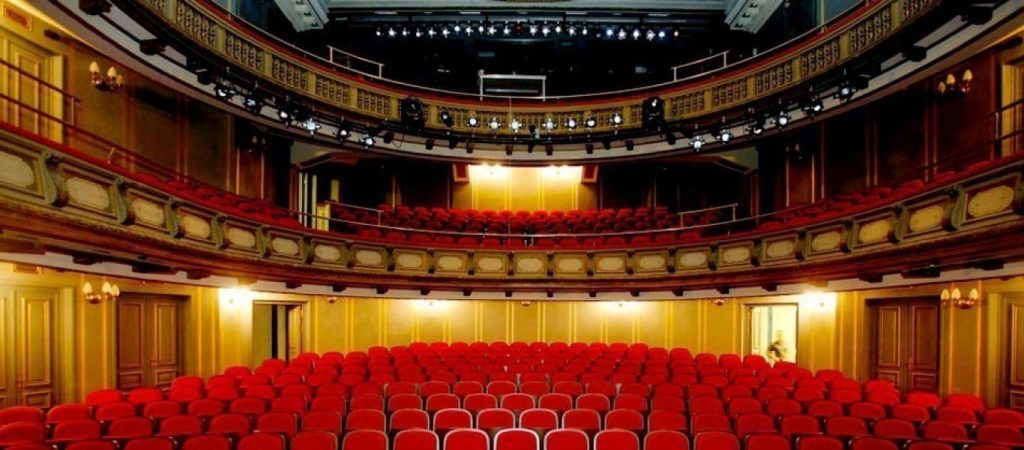 Γυναίκα «κλειδί» κατέθεσε για τον καταγγελλόμενο σκηνοθέτη – Έδωσε ονόματα
