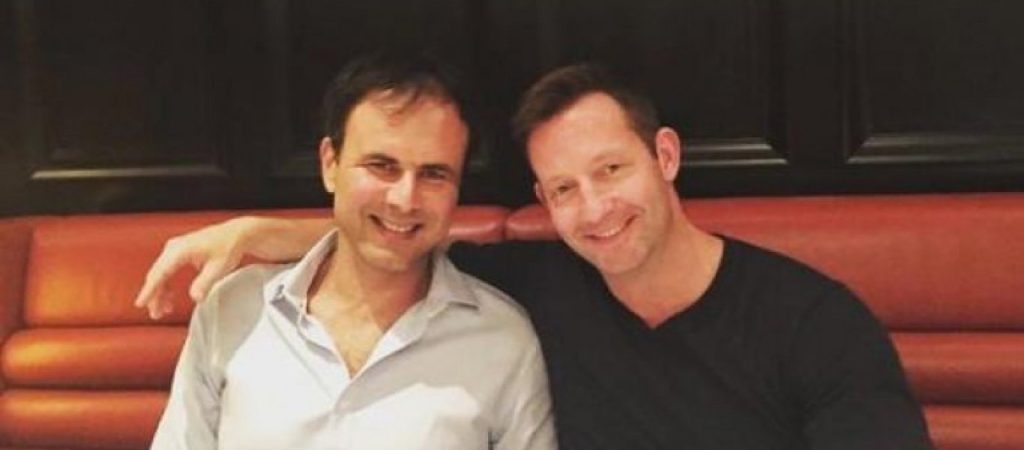 Την ώρα που το σύμπαν «καταρρέει» στενός συνεργάτης του Κ.Μητσοτάκη μας… «συστήνει» τον σύντροφό του