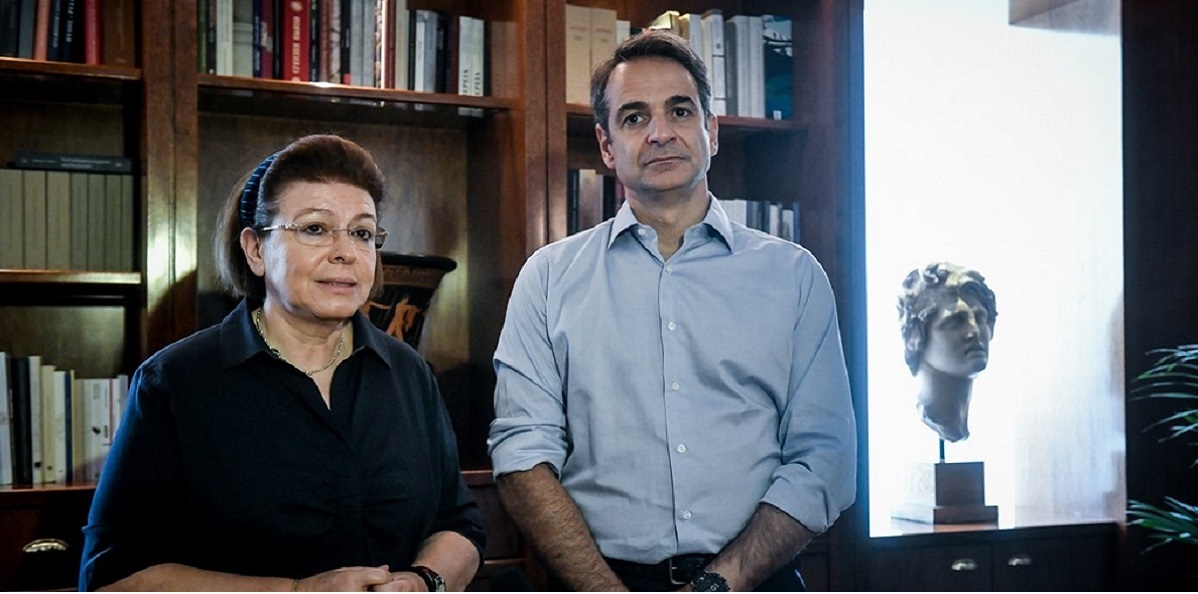 «Βουίζει» η πιάτσα ότι το Μαξίμου παρακαλάει(!) την Λ.Μενδώνη να παραιτηθεί κι αυτή δεν δέχεται!