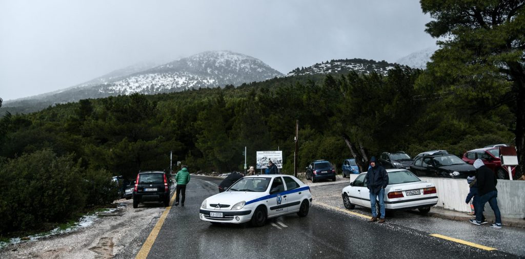Η Τροχαία έκλεισε την λεωφόρο Πάρνηθος λόγω… αυξημένης κίνησης