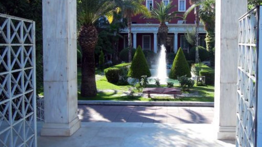 Φωτογραφικές προκηρύξεις σε νέα ΑΕΙ – Καταγγελίες για τη στελέχωση των τμημάτων