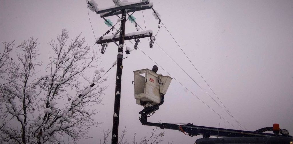 ΔΕΔΔΗΕ: Αποκαταστάθηκε η ηλεκτροδότηση και στα τελευταία νοικοκυριά μετά από 6 ημέρες – Που συνεχίζονται οι εργασίες