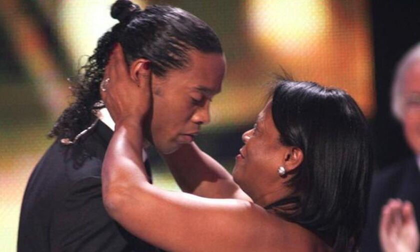 Πέθανε η μητέρα του Ροναλντίνιο (φωτο)