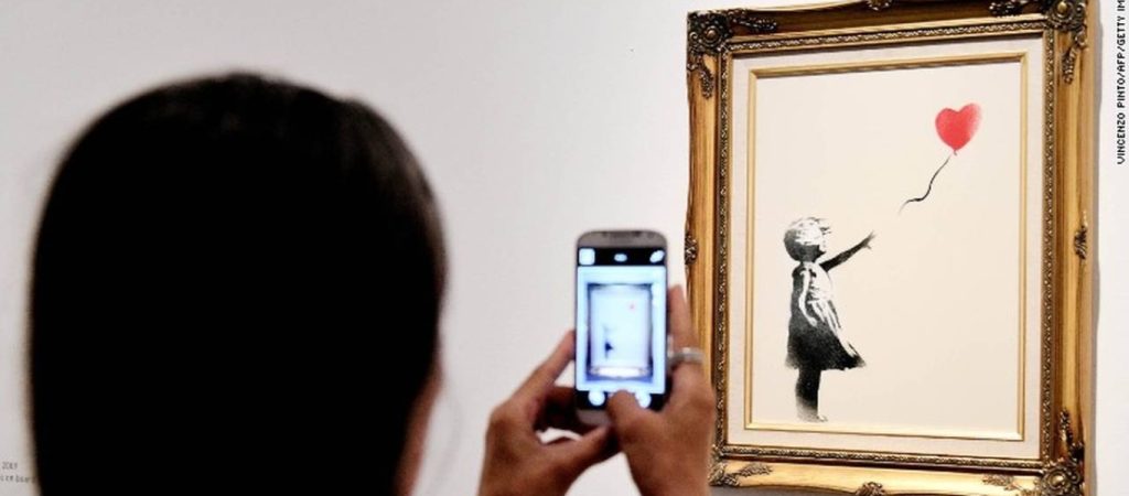 Σε δημοπρασία αντίγραφο του έργου «Κορίτσι με το Μπαλόνι» και φωτογραφία της Κ.Μος