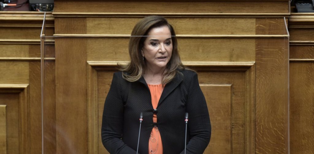 Η Ντόρα Μπακογιάννη «αδειάζει» την υπουργό Πολιτισμού: «Η κυρία Μενδώνη έκανε επικοινωνιακό φάουλ» (βίντεο)