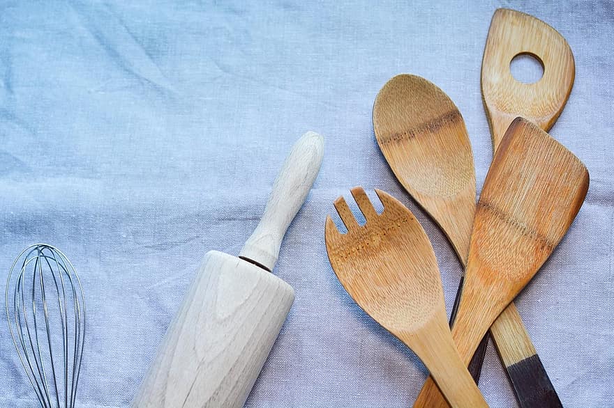 Το κόλπο για να καθαρίσετε καλά την ξύλινη κουτάλα για το μαγείρεμα (βίντεο)