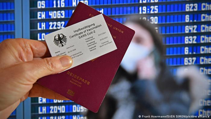 Ο Γερμανός υφυπουργός εξωτερικών υπέρ του «διαβατηρίου εμβολιασμού»