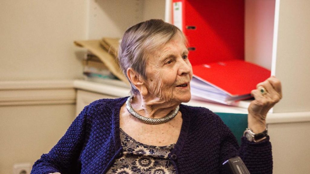 Η Ε.Αρβελέρ καλύπτει Λ.Μενδώνη: Δεν «βλέπει» λόγο παραίτησης