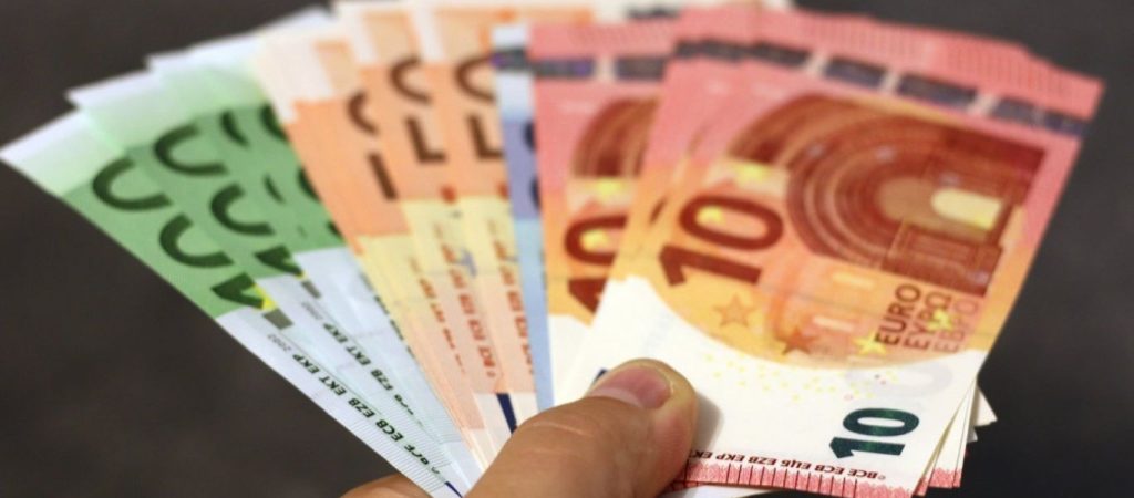 Εφορία: Οι εναλλακτικές επιλογές που υπάρχουν για να εξοφλήσετε τις οφειλές σας