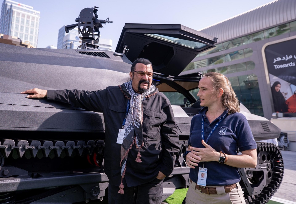 Ο Στίβεν Σιγκάλ στην…  έκθεση αμυντικού υλικού IDEX-2021: Ποιο περίπτερο επισκέφθηκε