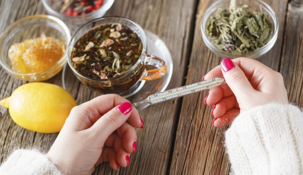 Δείτε τι πρέπει να τρώτε και τι να αποφεύγετε όταν έχετε πυρετό