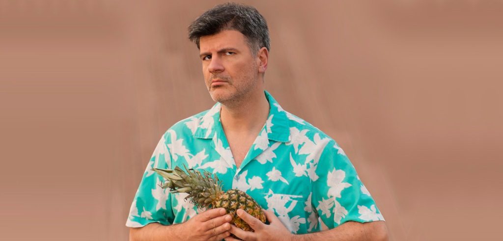 «Καρφιά» Φοίβου Δεληβοριά: «Δηλώνω επαγγελματίας ομοφυλόφιλος»