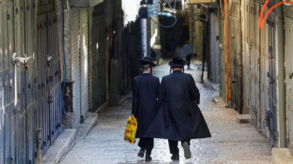 Ισραήλ: Η πρωταθλήτρια σε εμβολιασμούς χώρα δείχνει τη νέα «κανονικότητα» – «Φράχτες» μεταξύ ανθρώπων & ανεργία