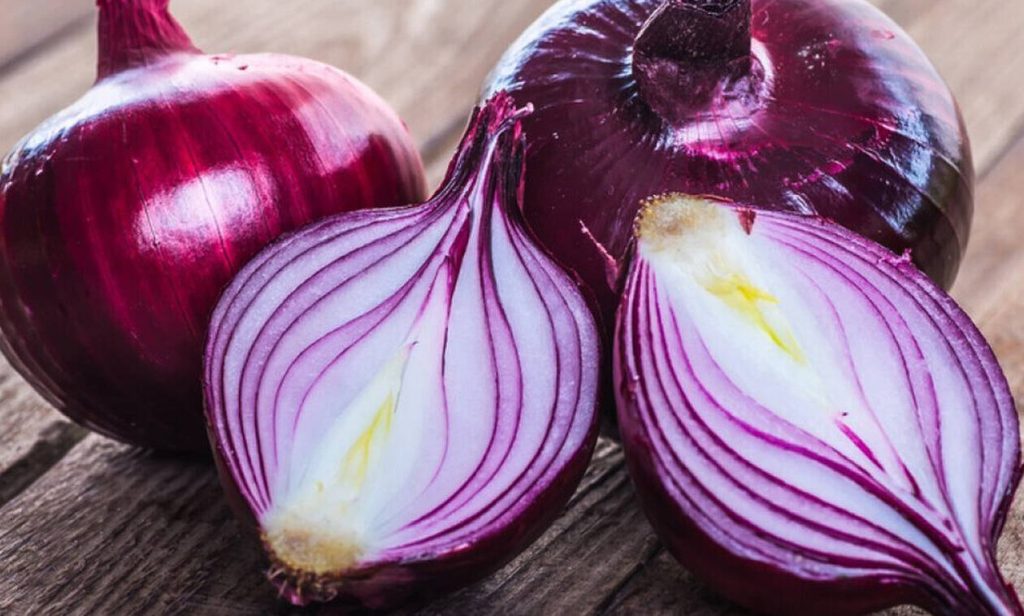 Με αυτόν τον τρόπο θα κόβετε χωρίς… δάκρυα το κρεμμύδι