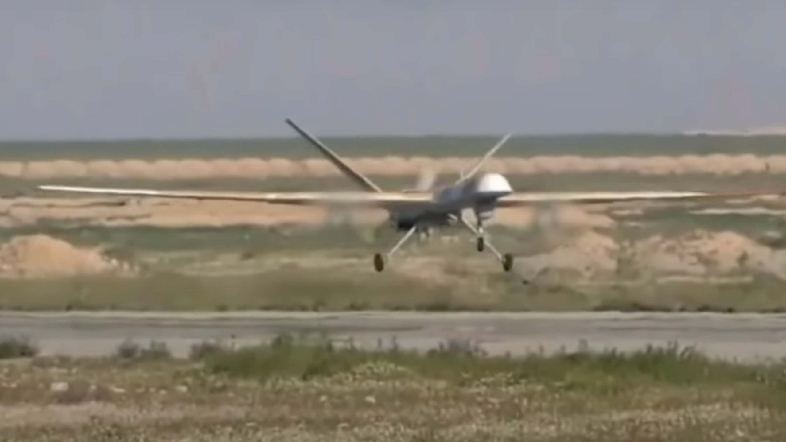 Βίντεο: Οι δοκιμές του ρωσικού οπλισμένου μη επανδρωμένου αεροσκάφους Orion στη Συρία