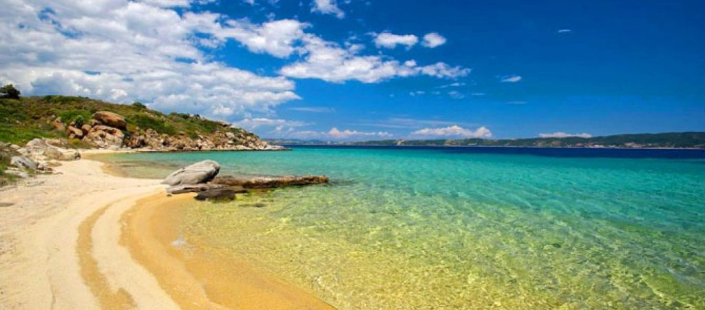 «Τρέμουν» τις άδειες παραλίες και ψάχνουν τουρίστες – Χ.Θεοχάρης: «Κάνουν – δεν κάνουν εμβόλιο οι Βρετανοί να έρθουν»