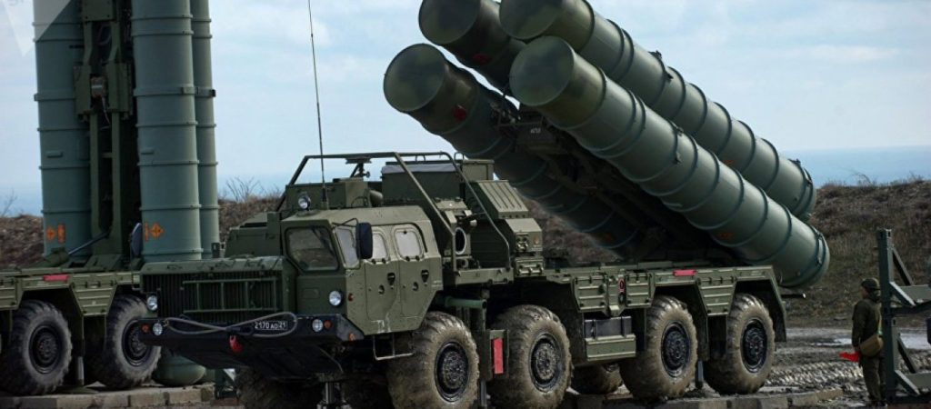 Μόσχα: Όχημα που μετέφερε ρωσικούς πυραύλους S-400 ενεπλάκη σε τροχαίο (βίντεο)