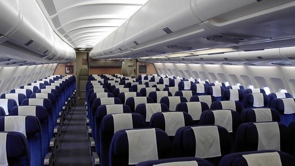 Αεροσυνοδός ξέχασε επιβάτη που κοιμόταν στο άδειο αεροπλάνο (βίντεο)