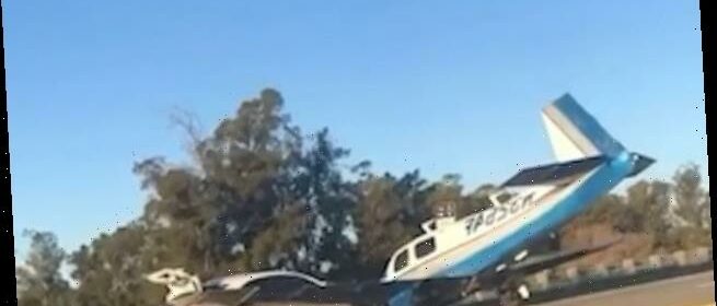 Καλιφόρνια: Αεροπλάνο καρφώθηκε σε αμάξι σε λεωφόρο (βίντεο)
