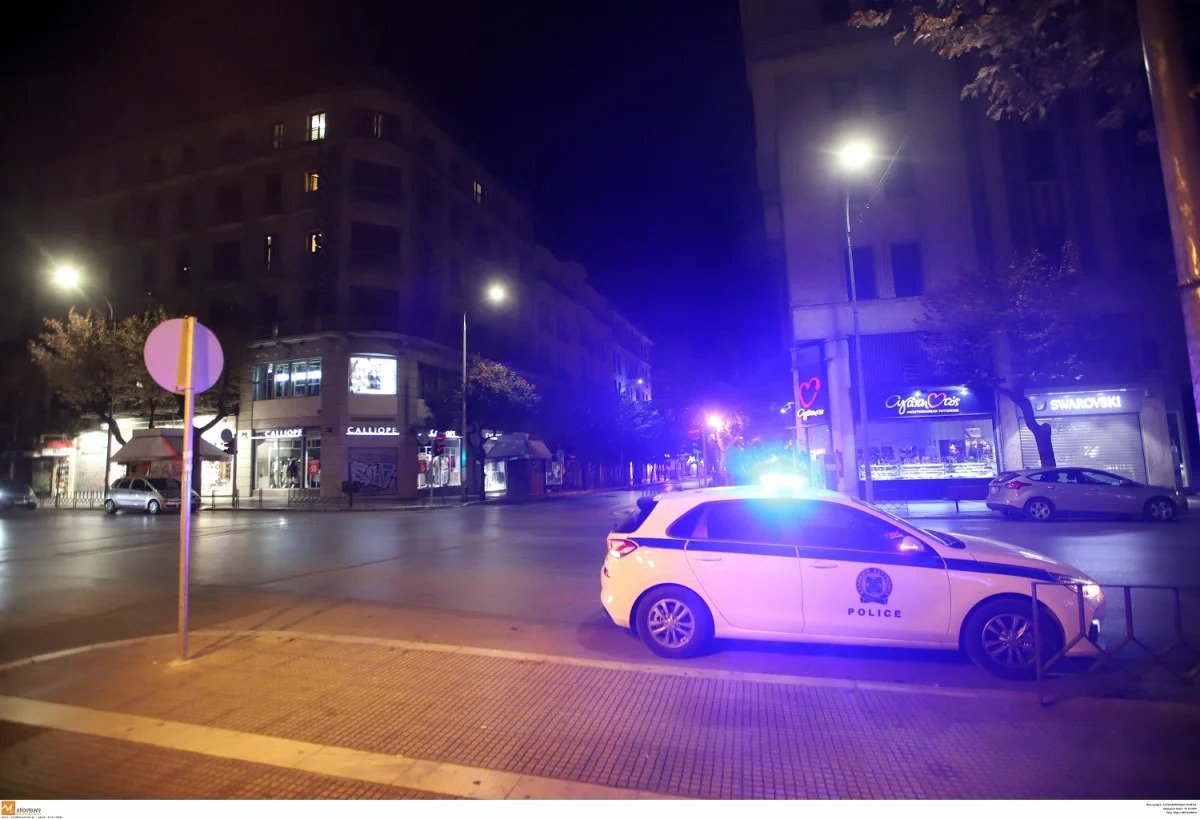 Πεδίο μάχης η πλατεία Αττικής: Πυροβολισμοί από αλλοδαπούς – Ξέχασαν το όπλο σε ταξί