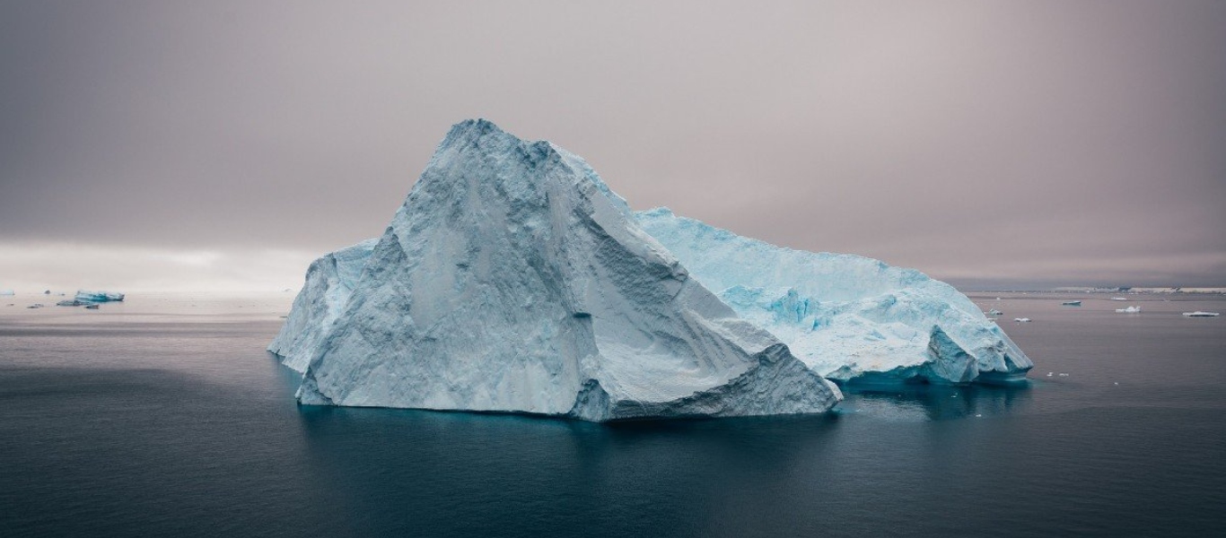 Τεράστιο παγόβουνο αποσπάστηκε από την Ανταρκτική (βίντεο)